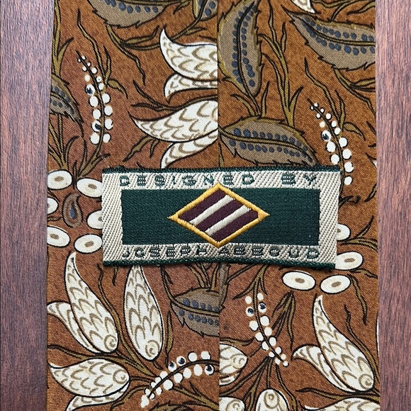 Joseph Abboud Autumnal Floral Tie in Brown and Cream, 100% Silk, Made in Italy - Picture 9 of 11
